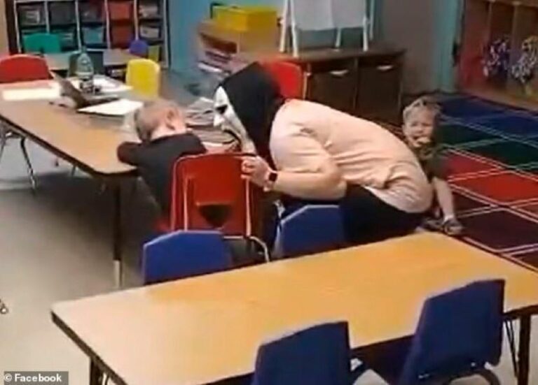 ΗΠΑ: Νηπιαγωγός με τρομακτική μάσκα τρομοκρατεί παιδιά ώστε να κάτσουν φρόνιμα - Δείτε βίντεο