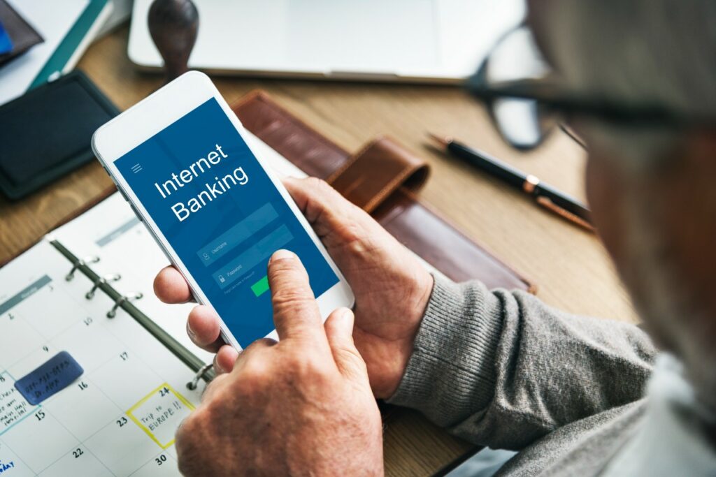 Τράπεζες: Πρωταθλητές και ουραγοί στο mobile banking