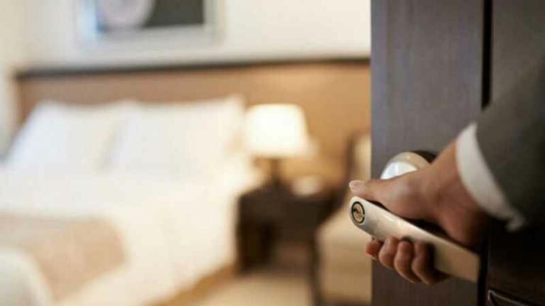 Χαλκιδική: Συγκλονίζει ο ιδιοκτήτης ξενοδοχείου για τις κάμερες στα δωμάτια - «Τους κατέγραφα για προσωπική χρήση»