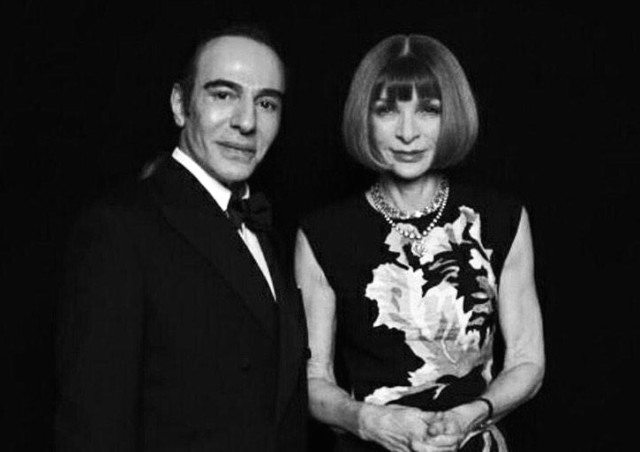 221014154523_ohn Galliano δίπλα στην Anna Wintour