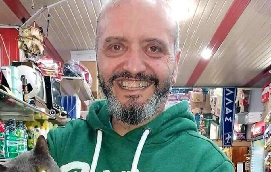 Ξεσπά ο γιος του Ηλία Μίχου: Μη γίνεστε κι εσείς κτήνη, καταστρέφοντας ανθρώπους που δεν έχουν καμία ευθύνη