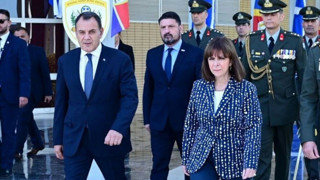 Κατερίνα Σακελλαροπούλου: Βρίσκεται στο Κίεβο για συνάντηση με τον Ζελένσκι – Τη συνοδεύει ο Νίκος Παναγιωτόπουλος