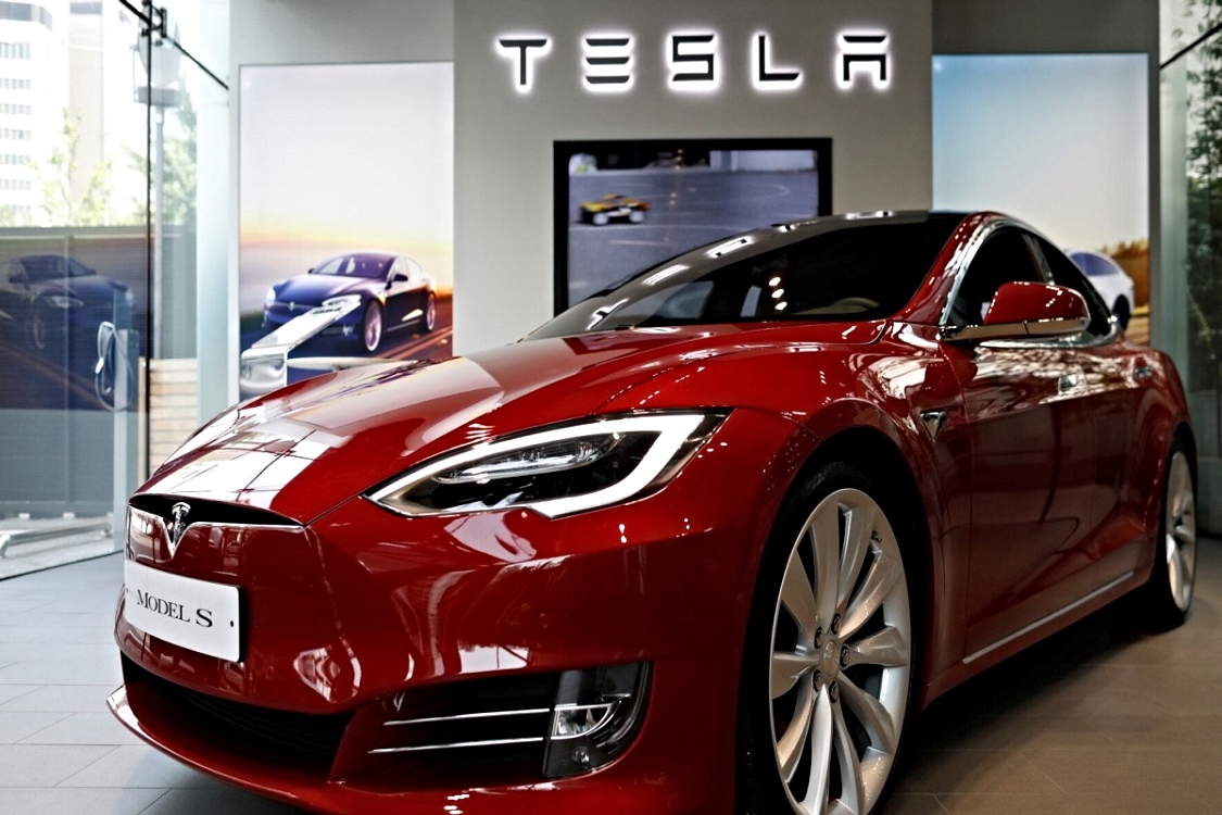 Tesla: Υποχωρεί 69% εφέτος αλλά ορισμένοι την θεωρούν "καλό χαρτί" για το 2023