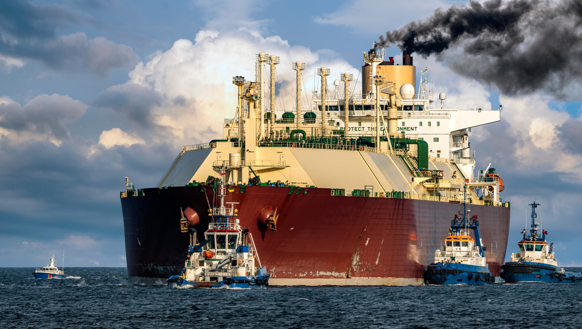 50 τάνκερ LNG περιφέρονται σαν φαντάσματα σε ευρωπαϊκά λιμάνια