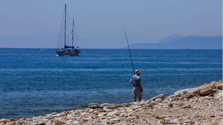 αρνήθηκε την σε βάρος του κατηγορία και ισχυρίστηκε ότι αφενός δεν χτύπησε με γροθιά ή με οποιοδήποτε άλλο τρόπο τον θανόντα