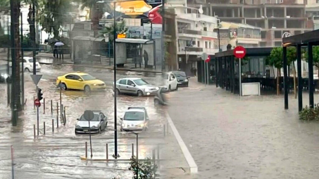 Κακοκαιρία EVA: 108 κλήσεις στην Πυροσβεστική για αντλήσεις υδάτων και κοπές δέντρων