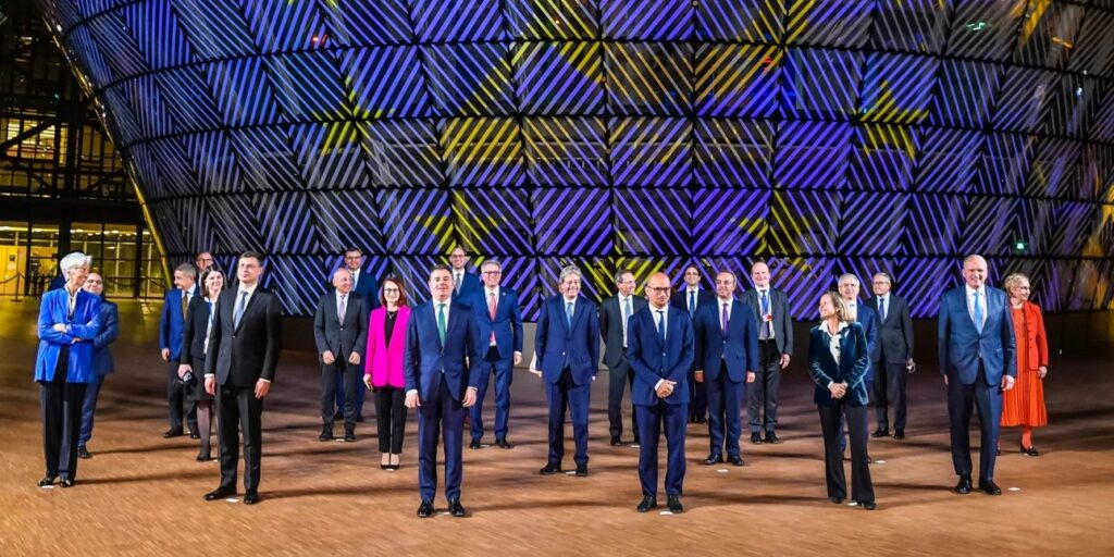 Eurogroup: Προς νέα μέτρα στήριξης με «αέρα» ανάπτυξης 6%