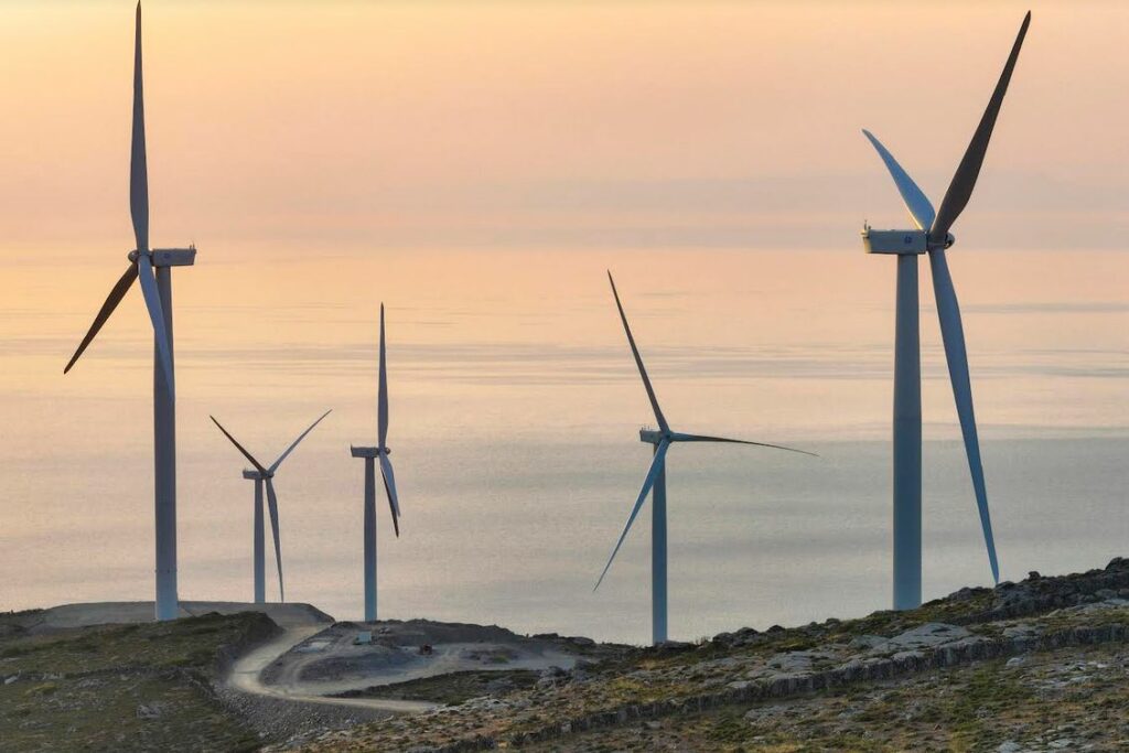 Intrakat: Σε λειτουργία το Αιολικό Πάρκο ισχύος 15MW στην Άνδρο