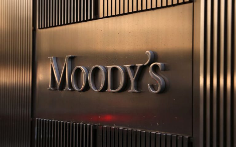 Moody’s: «Kαμπανάκι» για το εταιρικό χρέος