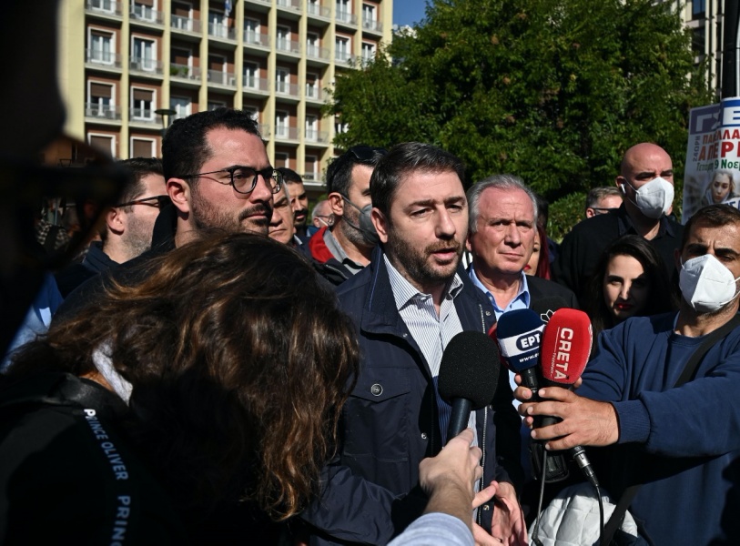 Ανδρουλάκης: Η κυβέρνηση παραμένει τροχονόμος ισχυρών οικονομικών συμφερόντων