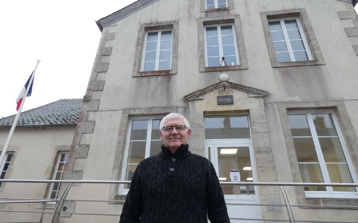 Γαλλία: Αντιδήμαρχος, βρέθηκε σταυρωμένος σε χωράφι με καρφιά στα χέρια και στα πόδια