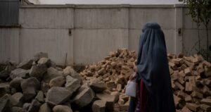 Αφγανιστάν: Nέες απαγορεύσεις από τους Ταλιμπάν σε γυναίκες