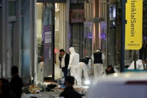 Έκρηξη στην Κωνσταντινούπολη: Έξι νεκροί, 81 τραυματίες - Γυναίκα η βασική ύποπτη της βομβιστικής επίθεσης