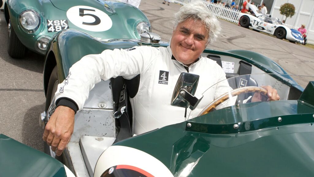 Τζέι Λένο: Νοσηλεύεται με σοβαρά εγκαύματα ο διάσημος παρουσιαστής