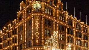 Harrods: O οίκος Dior τα μεταμόρφωσε στο θαύμα των Χριστουγέννων του Λονδίνου