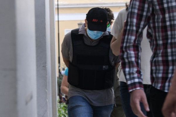 Δίκη ψευτογιατρού: 8 φορές ισόβια, 50 χρόνια κάθειρξη και 327.000 ευρώ χρηματική ποινή