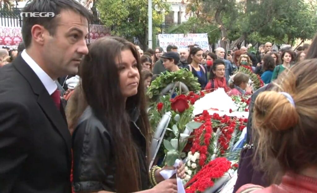H Ρουσλάνα τιμάει την ιστορική επέτειο του Πολυτεχνείου με ένα λουλούδι