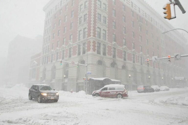Νέα Υόρκη: Ιστορική χιονοθύελλα πλήττει τις ΗΠΑ