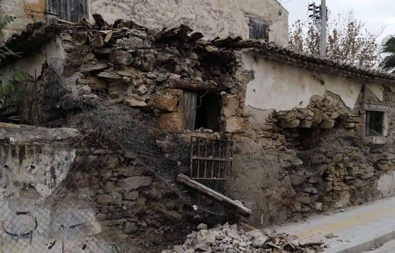 Ζάκυνθος: Κατέρρευσε τοίχος στο μετόχι του Αγίου Διονυσίου από τον σεισμό των 3,6 Ρίχτερ