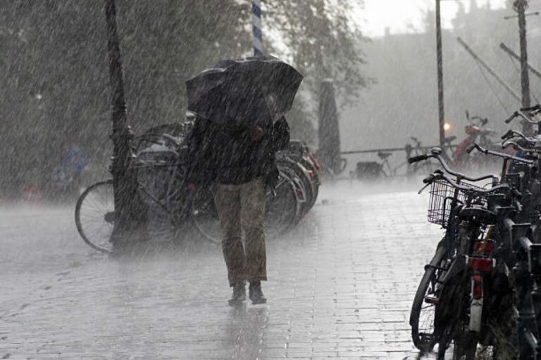 Καιρός: Βροχές και καταιγίδες σήμερα- Ποιες περιοχές επηρεάζονται από τα φαινόμενα