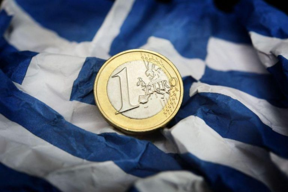 Κομισιόν: Υπεραπόδοση της Ελλάδας έναντι της Ευρωζώνης σύμφωνα με τις προβλέψεις