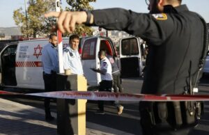 Ένας νεκρός και 15 τραυματίες από βομβιστικές επιθέσεις στην Ιερουσαλήμ