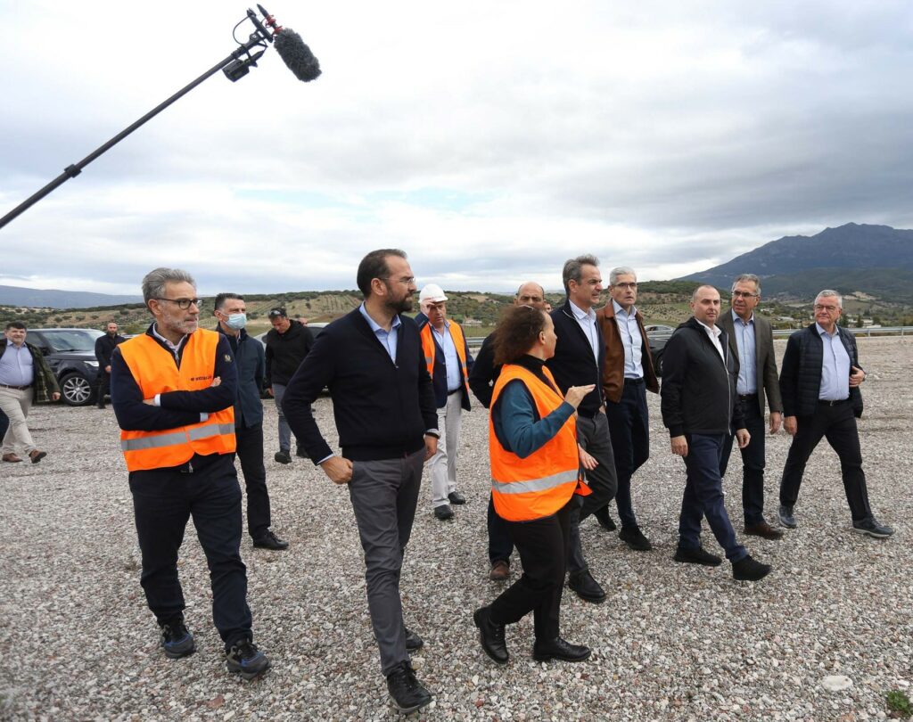 221123120414_itrakat mitsotakis