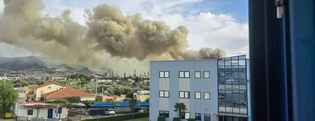 Ασπρόπυργος: Φωτιά σε επιχείρηση διαχείρισης αποβλήτων