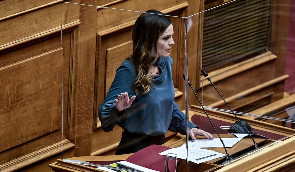Ε. Αχτσιόγλου: Ο προϋπολογισμός του 2023 σφραγίζει μια πολιτική αδικιών και αδιεξόδων