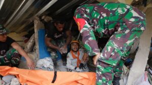 Ινδονησία: 318 οι νεκροί από τον σεισμό στην Δυτική Ιάβα