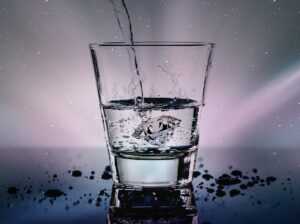 Στοπ στον κανόνα των «οκτώ ποτηριών νερό» ημερησίως βάζει η επιστήμη