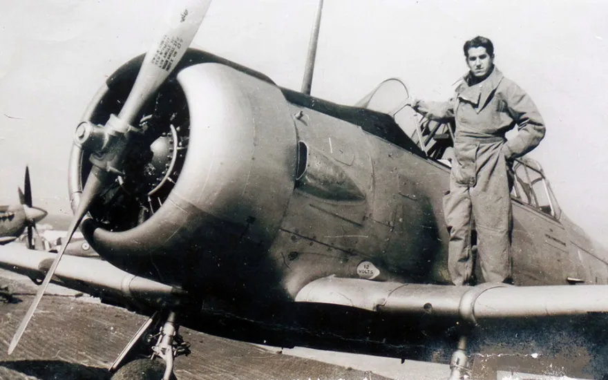 Πέθανε ο θρυλικός πιλότος Κωνσταντίνος Χατζηλάκος, ο τελευταίος επιζών του Β΄ Παγκοσμίου Πολέμου