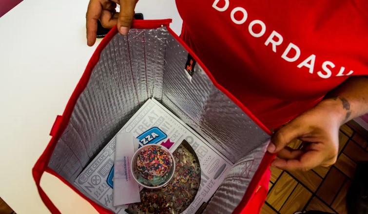 DoorDash: Η εταιρεία που αναπτύχθηκε με ιλιγγιώδη ταχύτητα και τώρα απολύει 1.250 άτομα