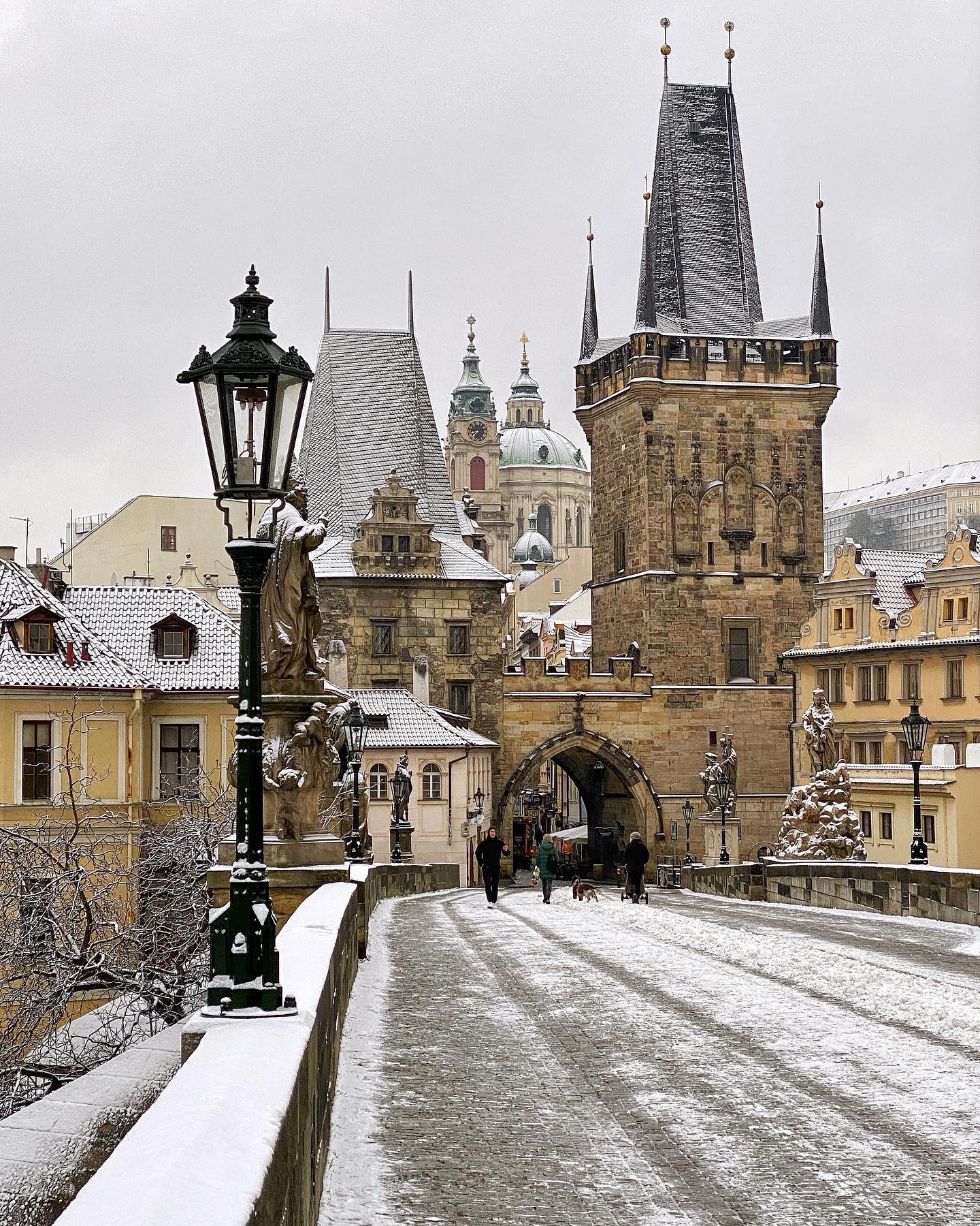Πράγα: Έπεσαν τα πρώτα χιόνια