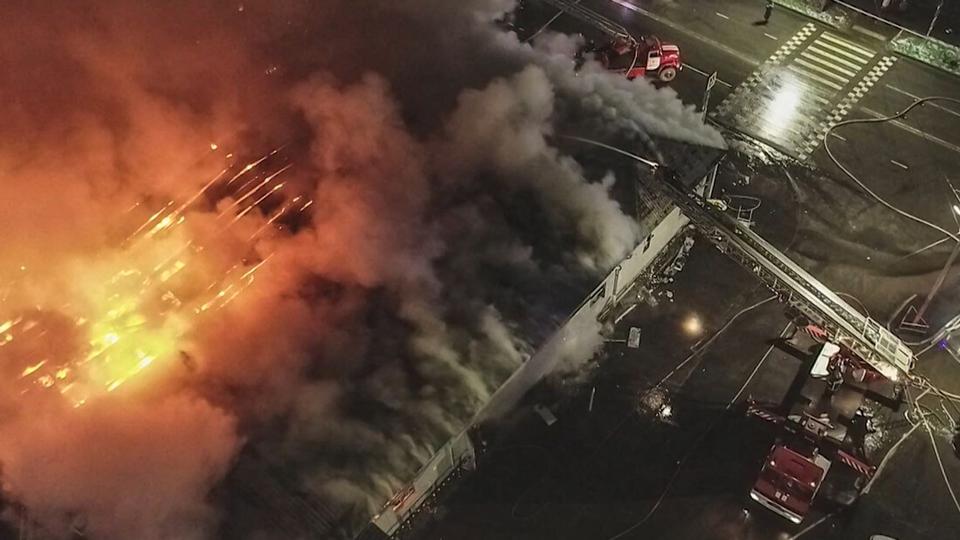 Ρωσία: Συνελήφθη ένας ύποπτος για την πυρκαγιά με 15 νεκρούς σε νυκτερινό κέντρο