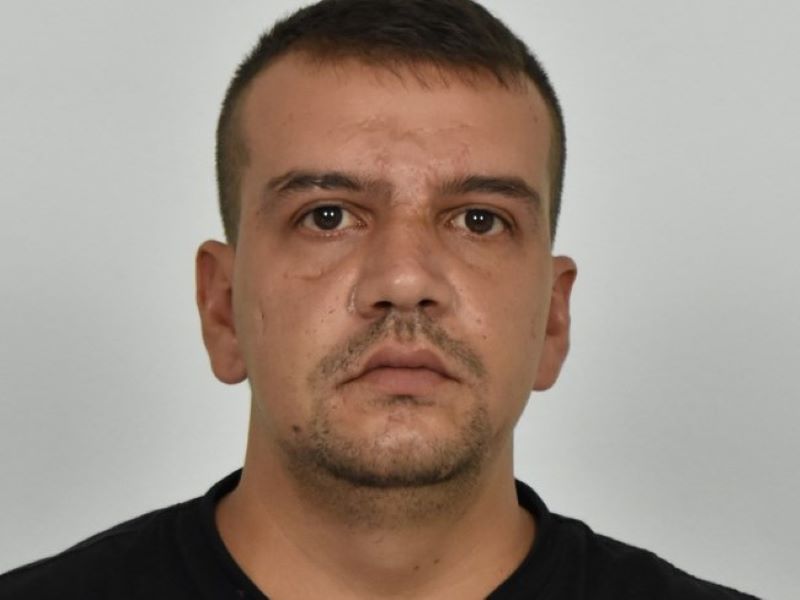 Αυτός είναι ο «Δράκος του Πειραιά» - Στη δημοσιότητα τα στοιχεία του