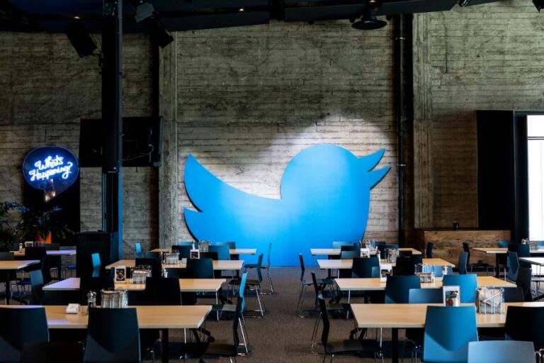 Έκλεισαν προσωρικά τα γραφείου του Twitter για να ξεκινήσουν οι μαζικές απολύσεις