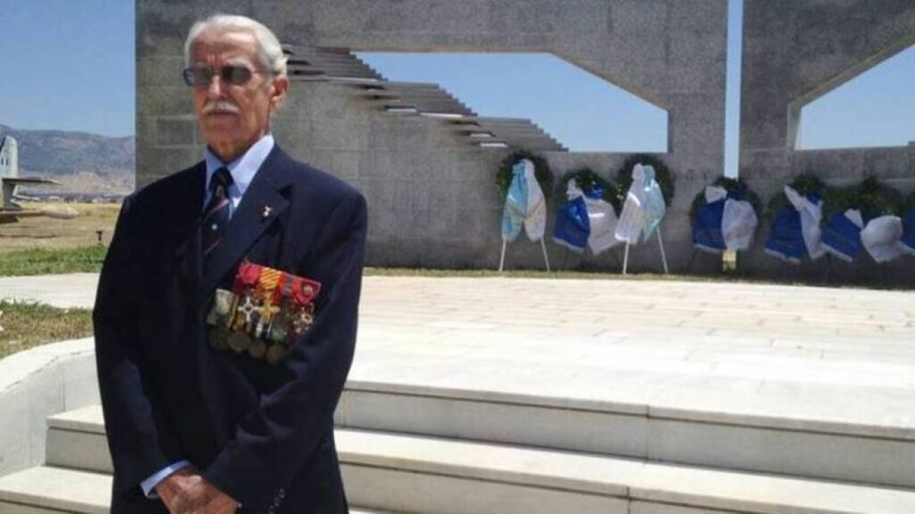 Πέθανε ο θρυλικός πιλότος Κωνσταντίνος Χατζηλάκος, ο τελευταίος επιζών του Β΄ Παγκοσμίου Πολέμου