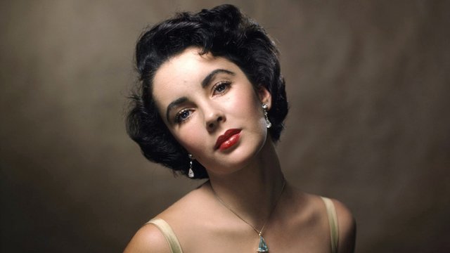 221125130949_elizabeth-taylor_1581_107714728_type13184