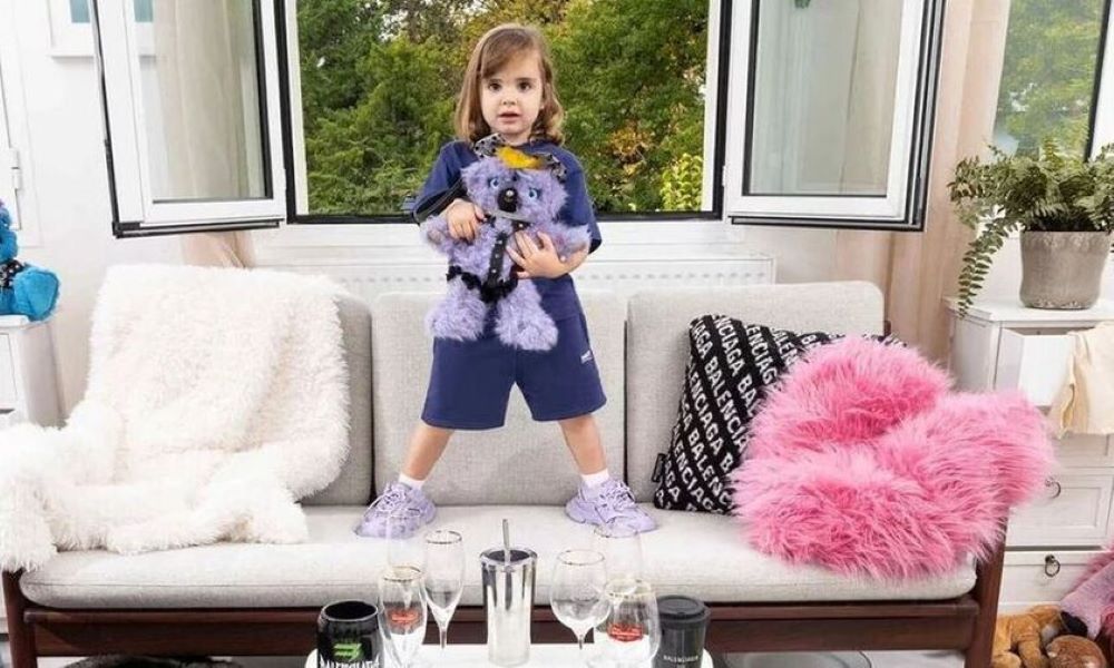 Balenciaga: Μήνυση για την καμπάνια με τα αρκουδάκια - Η αντίδραση της Κιμ Καρντάσιαν