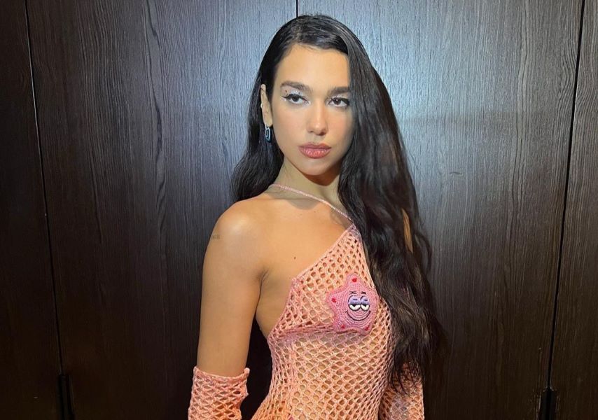 Dua Lipa: Διαψεύδει ότι θα τραγουδήσει στο Μουντιάλ του Κατάρ και «τα βάζει» με τους διοργανωτές του Παγκόσμιου Κυπέλλου