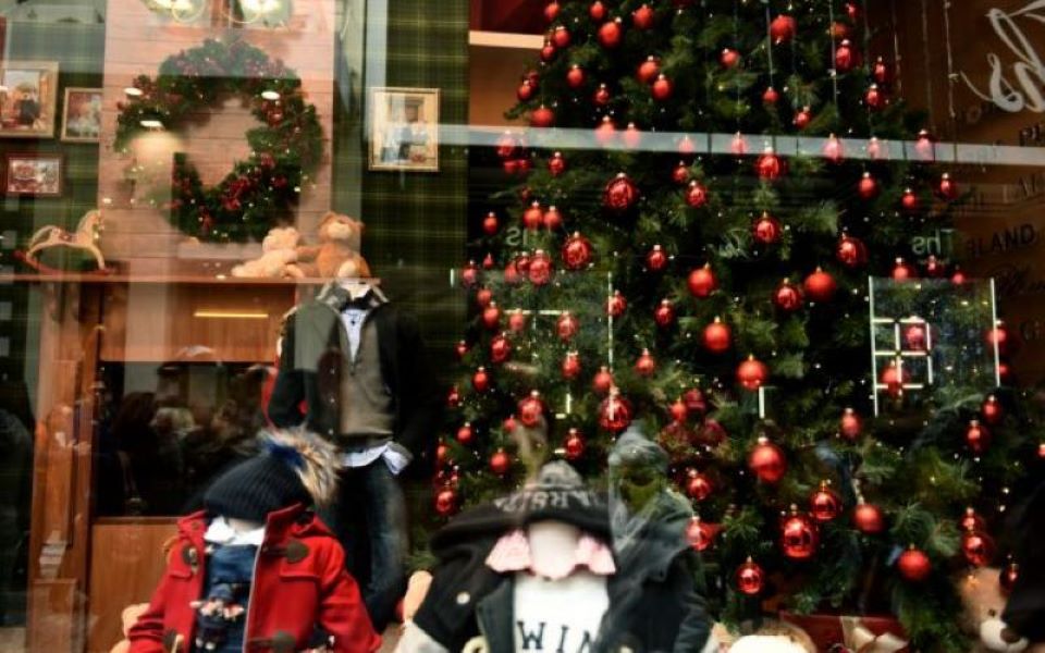 Εορταστικό ωράριο καταστημάτων: Ανοιχτά τα μαγαζιά την Κυριακή 18/12 - Καταστήματα - Εορταστική αγορά