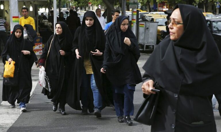 Ιράν: Εξετάζει την άρση υποχρεωτικότητας του χιτζάμπ