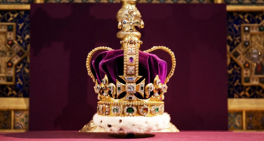 Αλλαγές πριν από τη στέψη του βασιλιά Καρόλου - Εκτός Πύργου του Λονδίνου το στέμμα του Αγίου Εδουάρδου