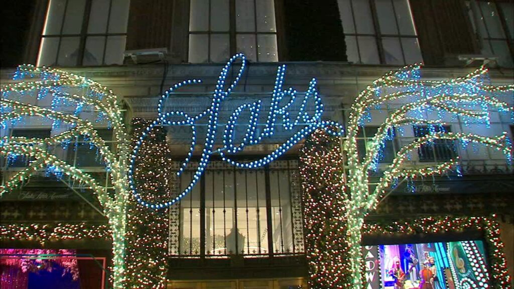 221206141502_11266032_saks