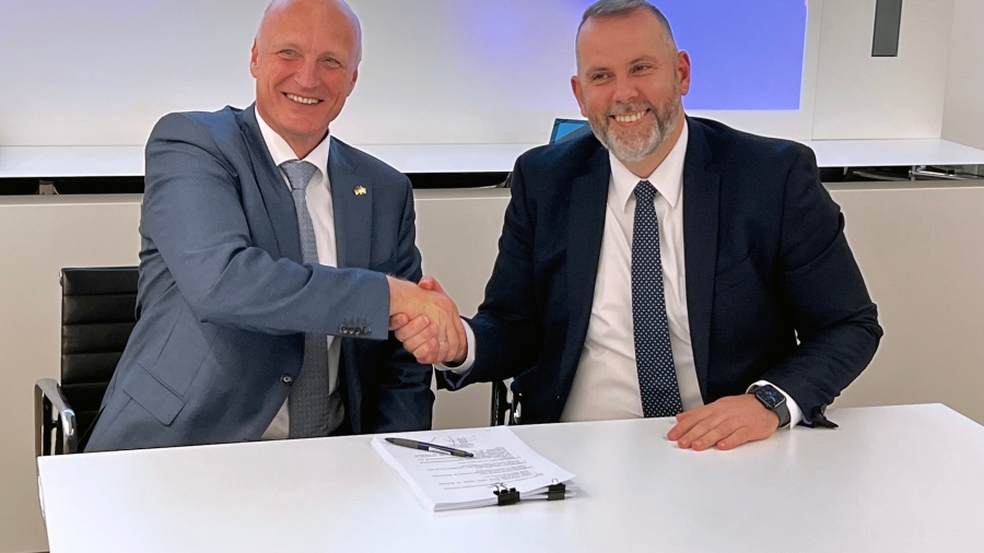 Sunlight Group: Mega - deal με τη γερμανική Triathlon - Αλλάζει το τοπίο στις βιομηχανικές μπαταρίες