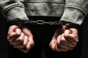Γκύζη: Σύλληψη 23χρονου που σκόπευε να πουλήσει πάνω από επτά κιλά κοκαΐνη