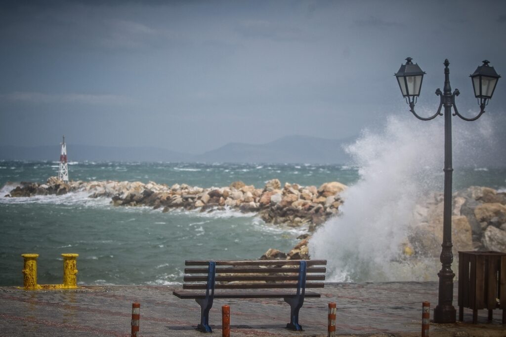 Λιμάνια, ισχυροί άνεμοι.