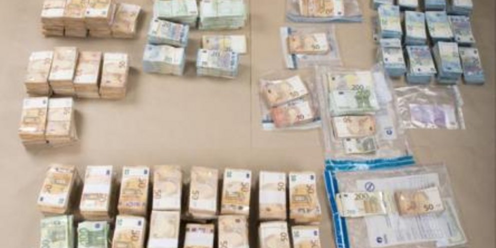Le Soir: Η πρώτη φωτό από το κατασχεθέν 1,5 εκατ. μετρητά