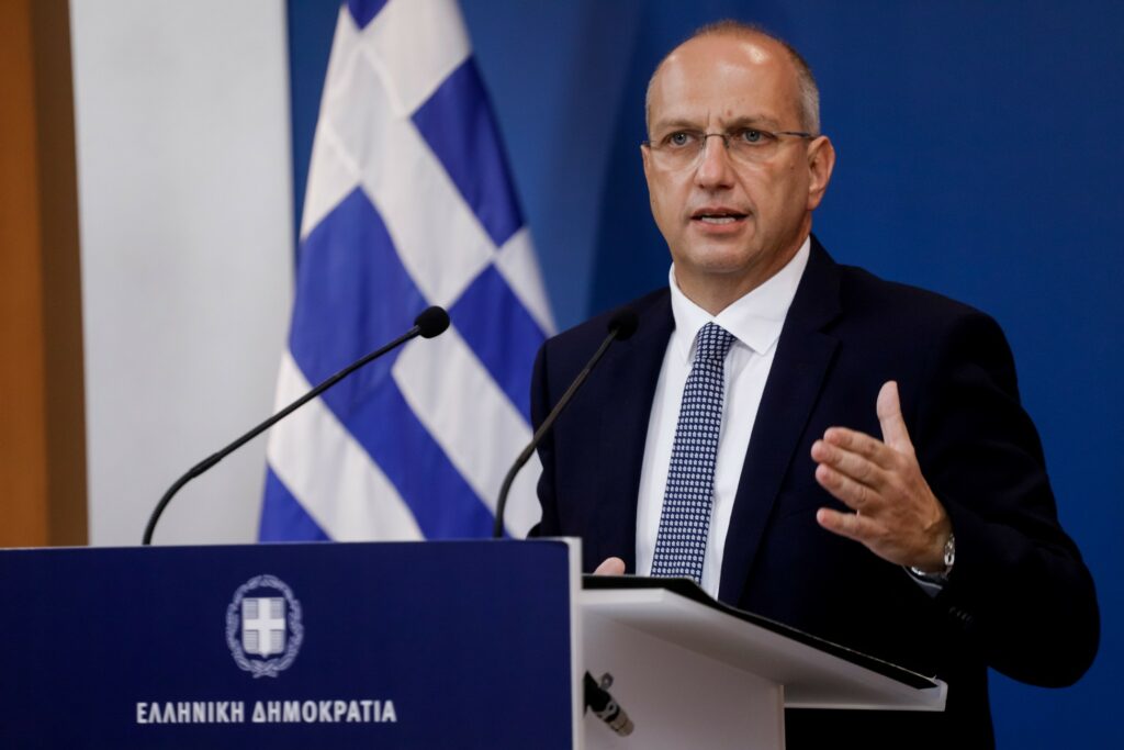 Οικονόμου: «Αν μειωθεί ο ΦΠΑ θα μπούμε σε μεγαλύτερες περιπέτειες στις οποίες δεν θέλουμε να επιστρέψουμε»